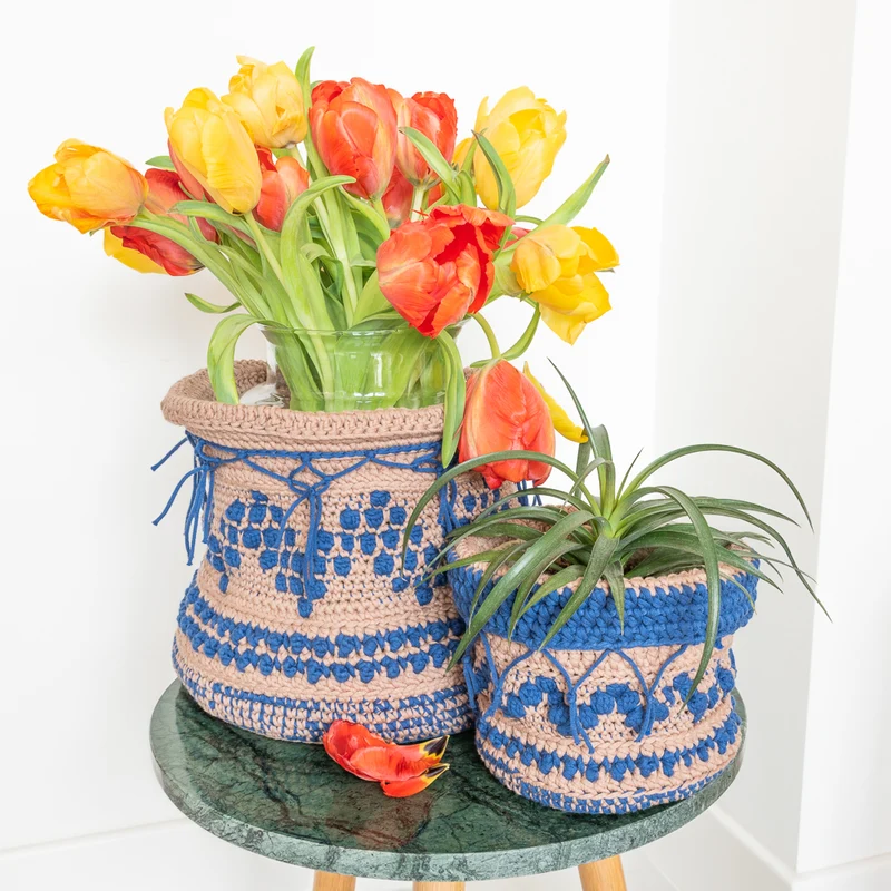 Häkelanleitung „Yarn and Colors Boho Plant Baskets“