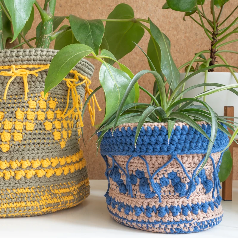Häkelanleitung „Yarn and Colors Boho Plant Baskets“