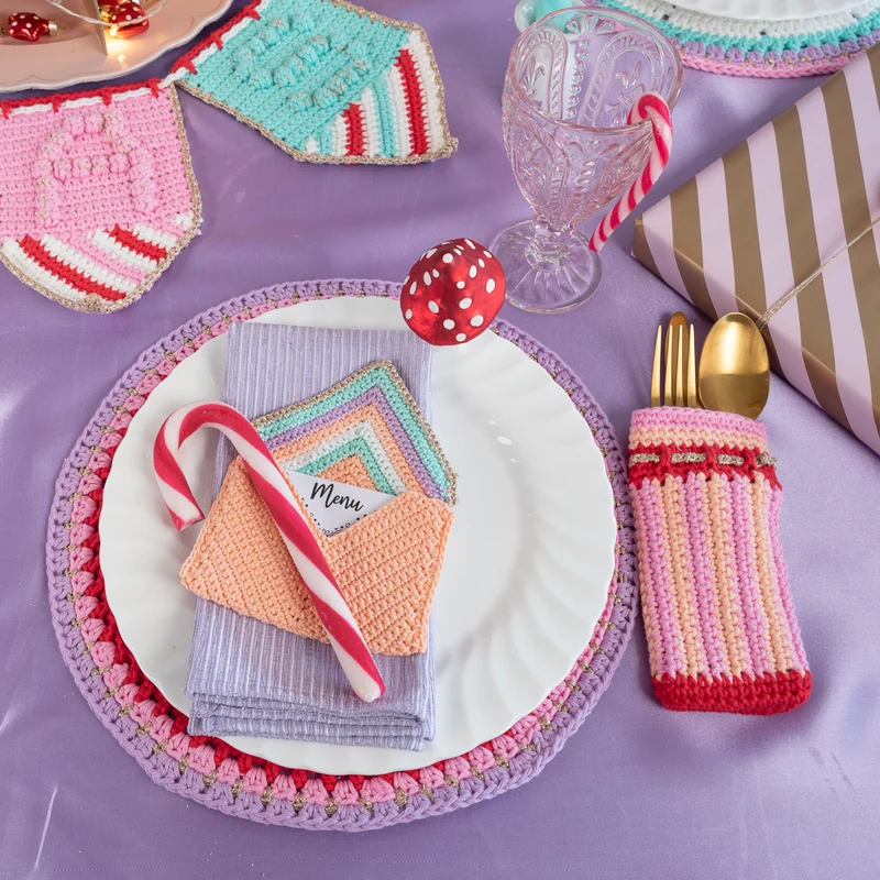 Häkelanleitung „Yarn and Colors Colorful Christmas Cutlery Keeper“
