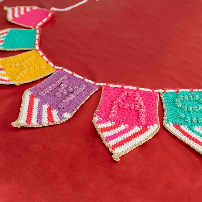 Häkelanleitung „Yarn and Colors Colorful Christmas Bunting“ (digital)