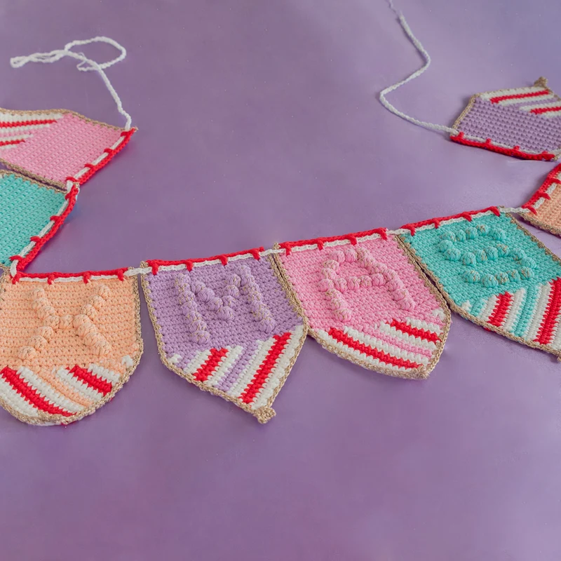 Häkelanleitung „Yarn and Colors Colorful Christmas Bunting“ (digital)