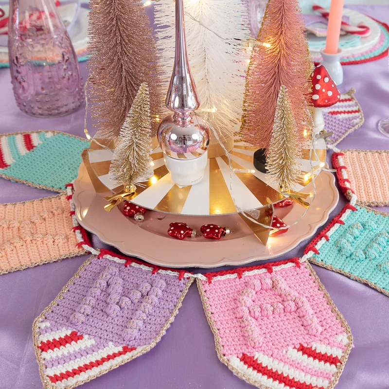 Häkelanleitung „Yarn and Colors Colorful Christmas Bunting“ (digital)