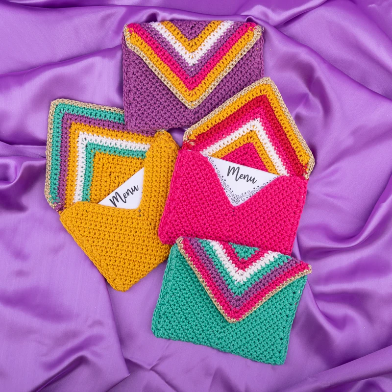 Häkelanleitung „Yarn and Colors“ – Bunter Weihnachts-Menühalter