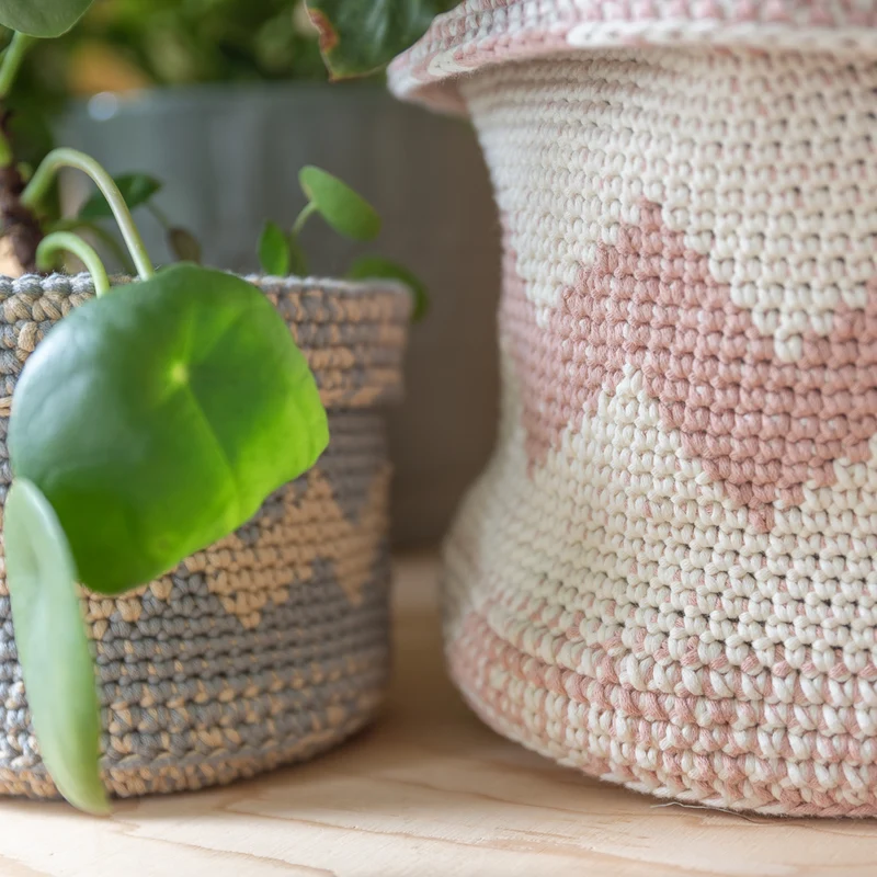 Häkelanleitung „Yarn and Colors Basic Plant Baskets“