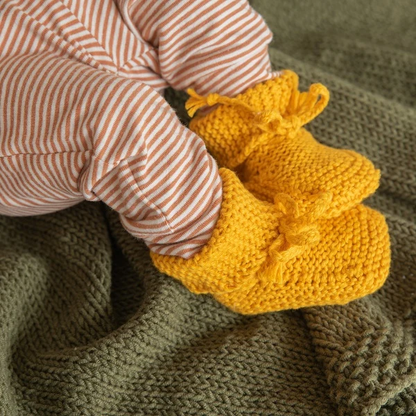 Strickanleitung „Oh Baby!“ von Yarn and Colors: Gestrickte Babyschuhe (digital)