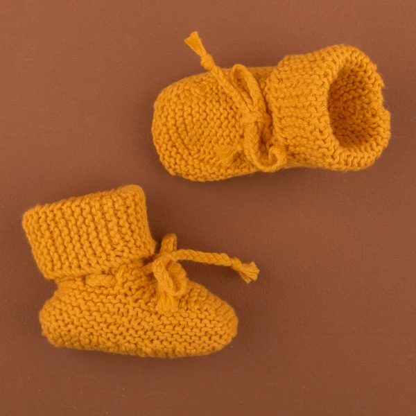 Strickanleitung „Oh Baby!“ von Yarn and Colors: Gestrickte Babyschuhe (digital)