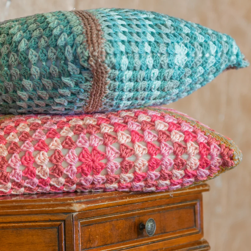 Häkelanleitung „Granny’s Shiny Cushion“