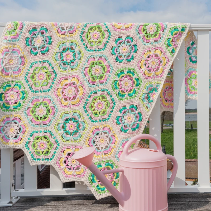 Häkelanleitung „Yarn and Colors Garden Party Blanket“ (digital)