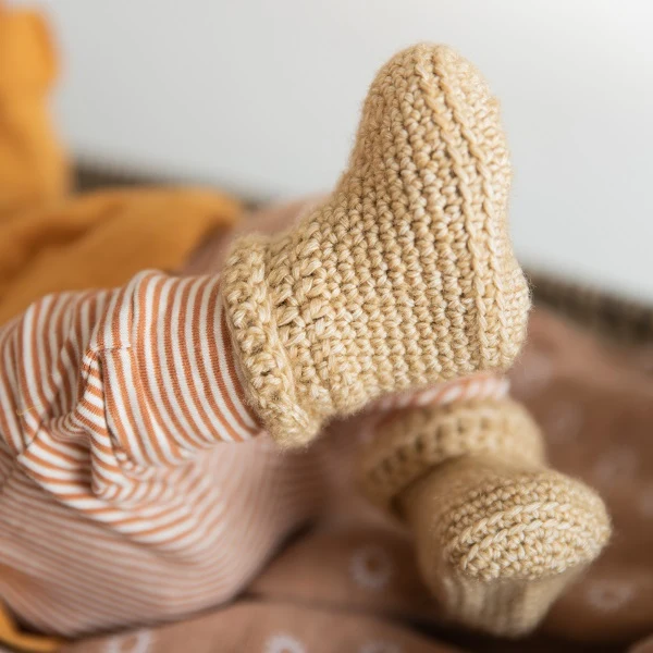 Häkelanleitung „Yarn and Colors Oh Baby! Crochet Booties“ (digital)