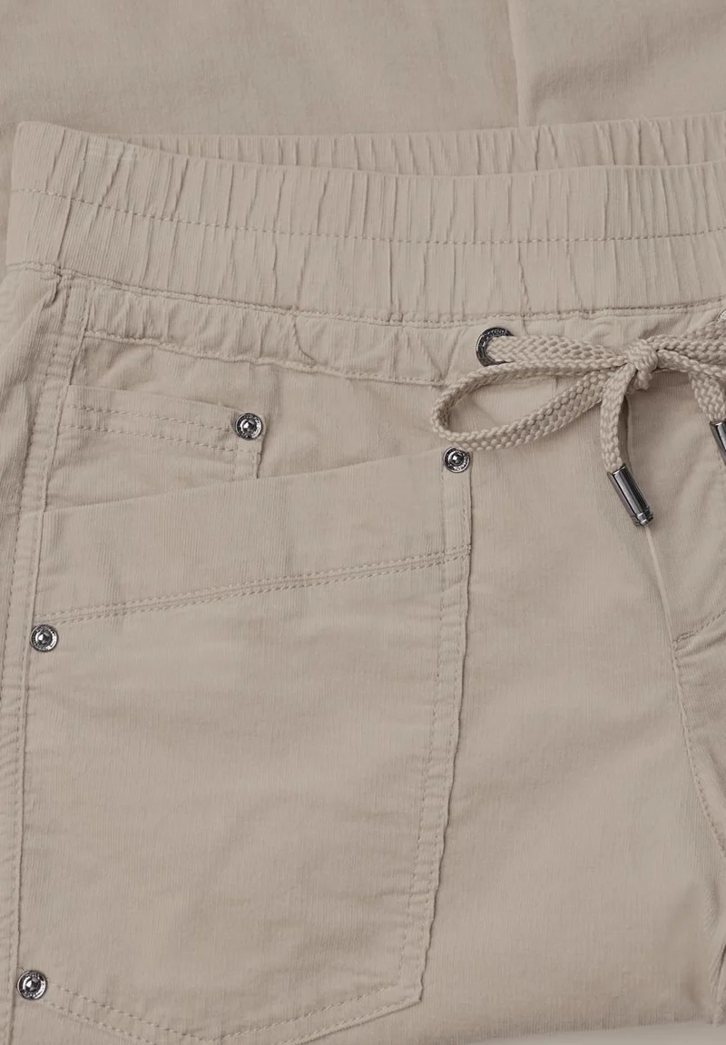 Slim Leg Cordhose im Loose Fit