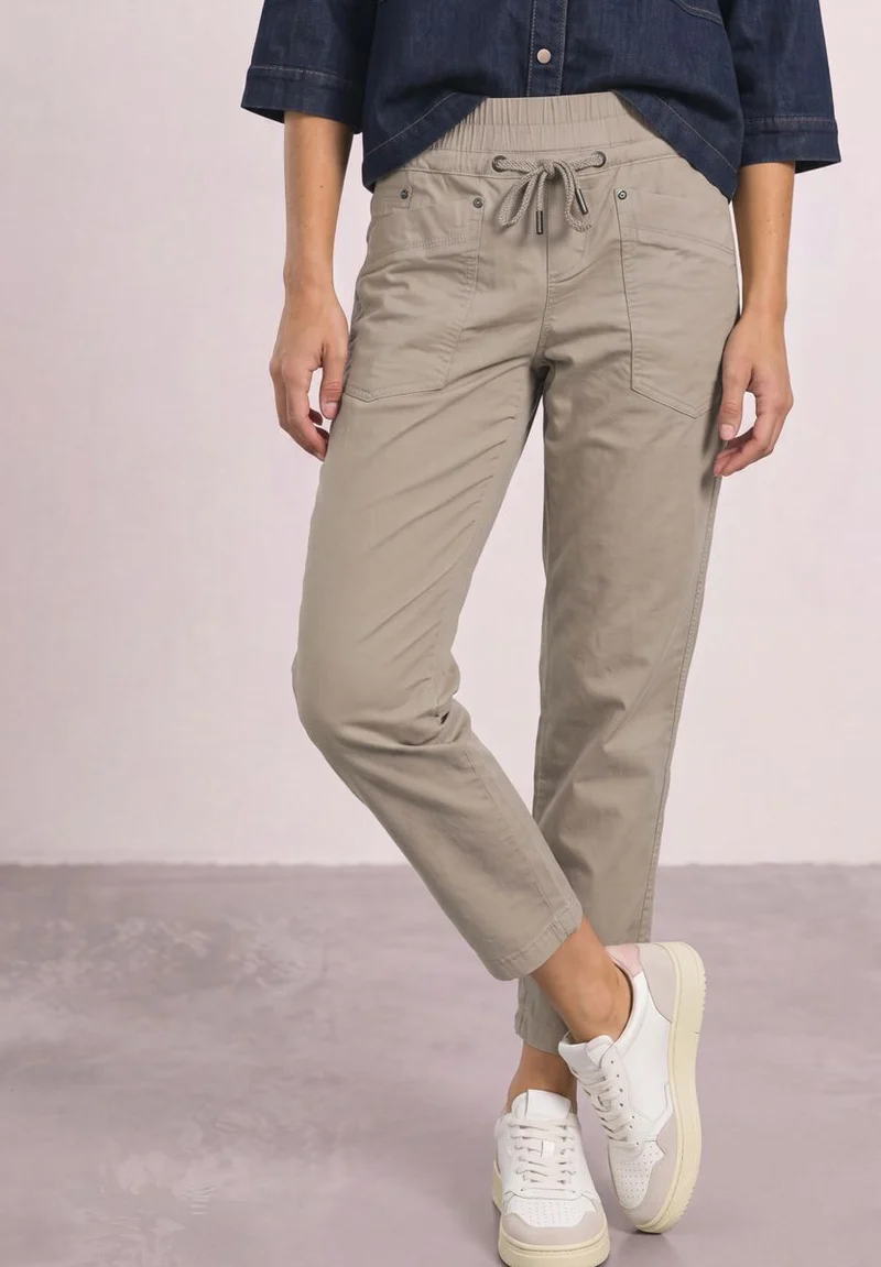 Slim Leg Cordhose im Loose Fit