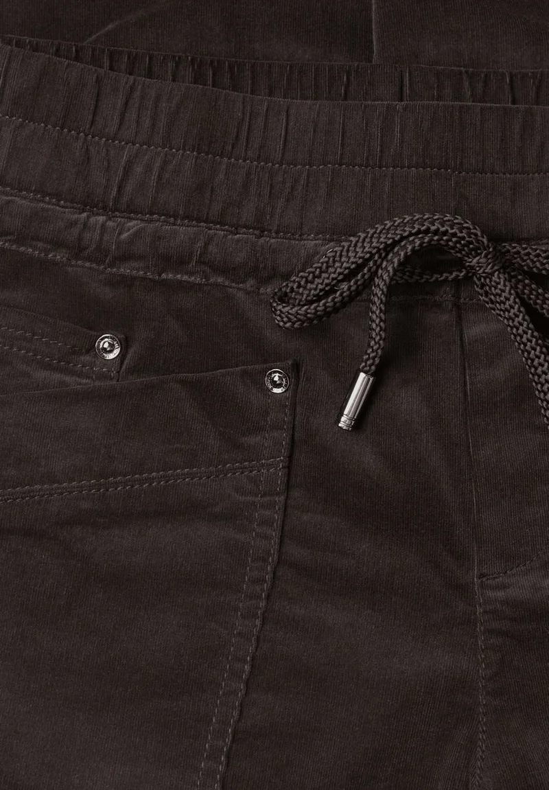 Slim Leg Cordhose im Loose Fit