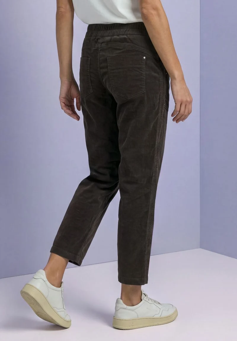 Slim Leg Cordhose im Loose Fit