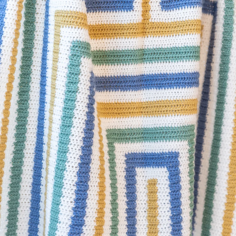 Häkelanleitung „Amazing Stripey Blanket“ von Yarn and Colors