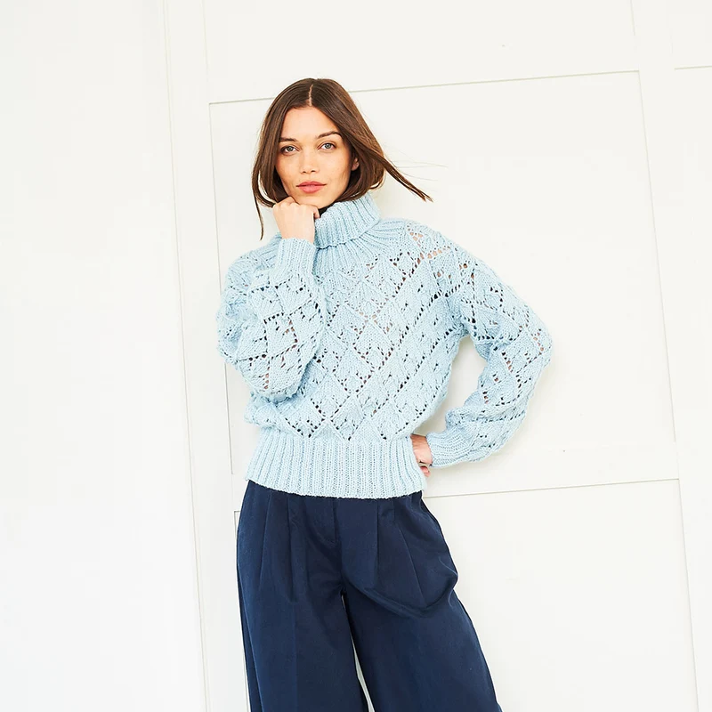 Stylecraft-Strickanleitung „Softie Polo- und Rundhalspullover“ (2 Designs)