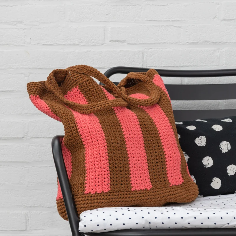 Yarn and Colors Gestreifte Tragetasche – Häkelpaket