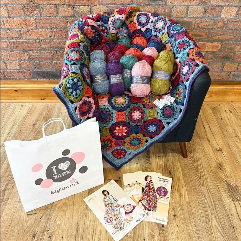Stylecraft – Highlander Decke & Kissen-Häkelpaket