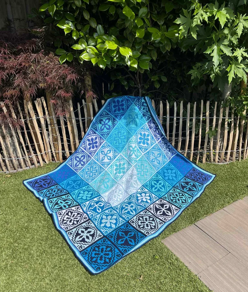 „Burst of Joy“-Decke Special DK Häkelpaket – CrazyCrochetCatlady