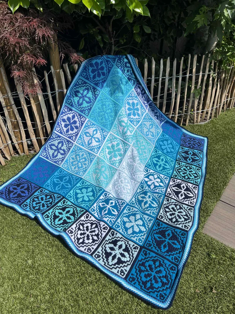 „Burst of Joy“-Decke Special DK Häkelpaket – CrazyCrochetCatlady