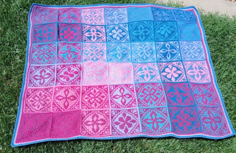 „Burst of Joy“-Decke Special DK Häkelpaket – CrazyCrochetCatlady