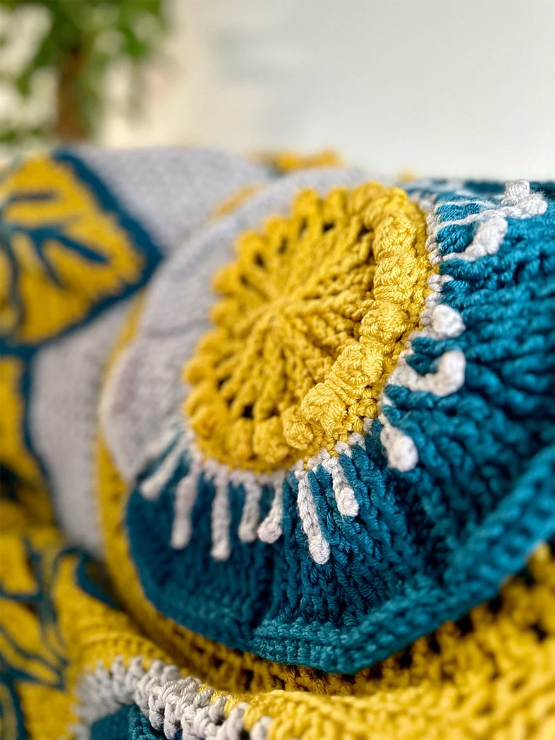 Floral Blooms Kissen – Alle Kissen: Häkelpaket – The Queen of Loops