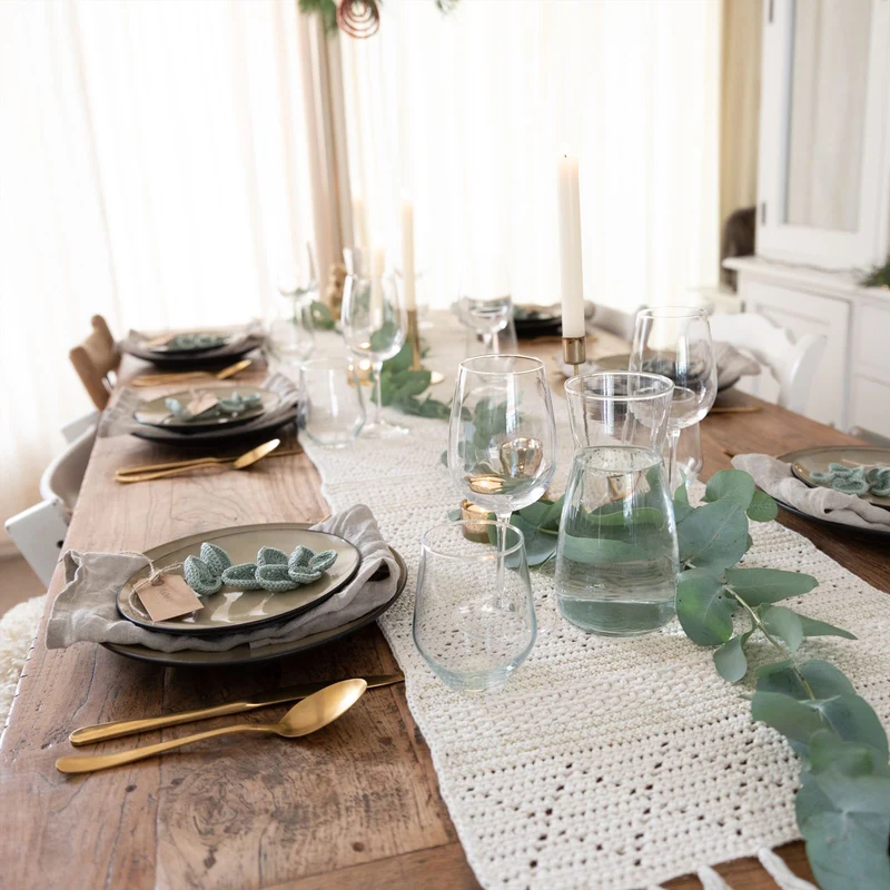 Häkelanleitung „Yarn and Colors Glamorous Table Runner“ (digital)