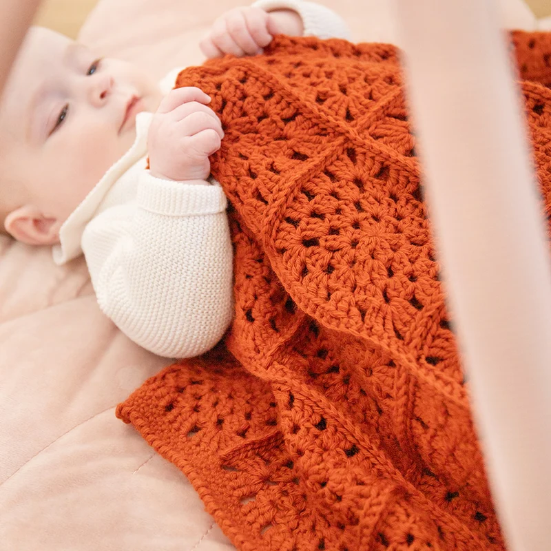 Granny Square-Babydecke für die Wiege – einfarbig – Häkelpaket