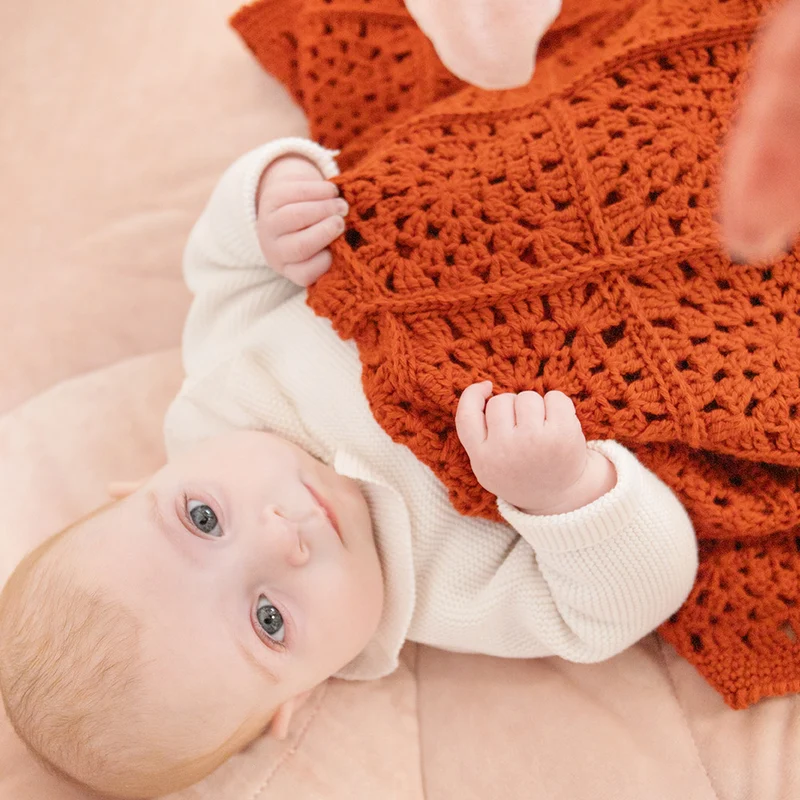 Granny Square-Babydecke für die Wiege – einfarbig – Häkelpaket