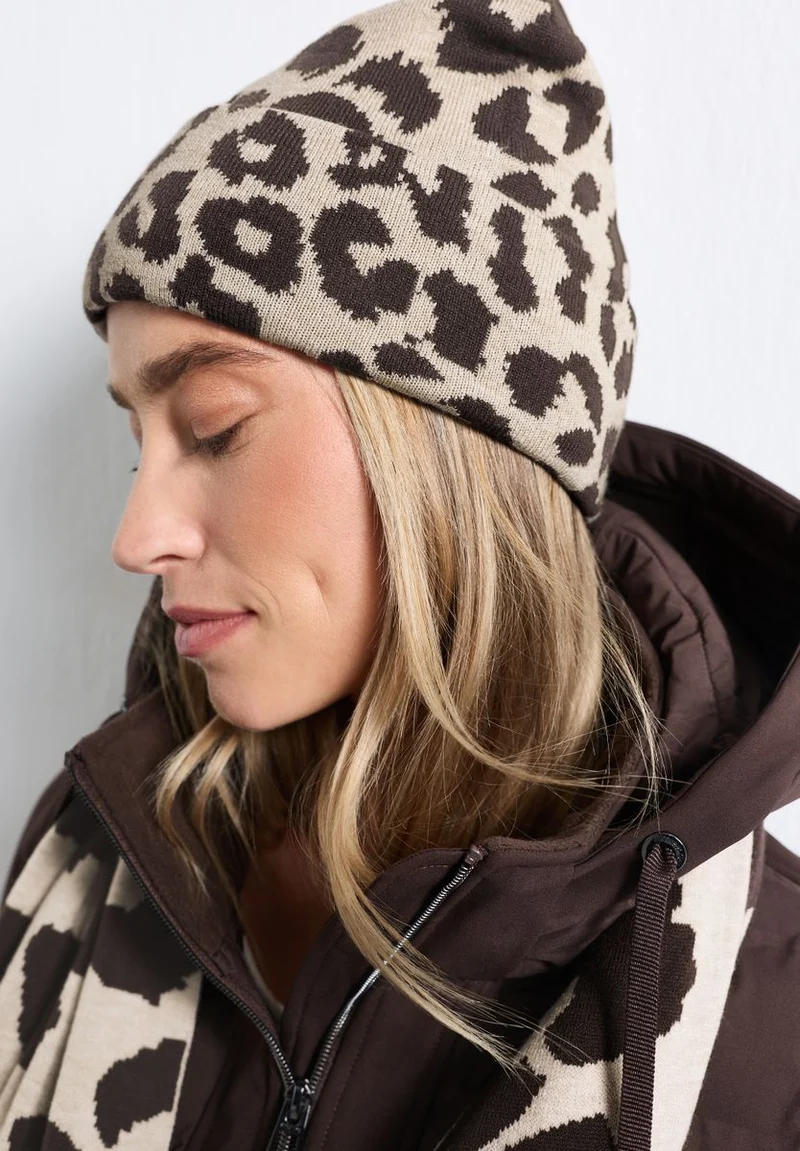 Feinstrick Beanie mit Leo-Muster