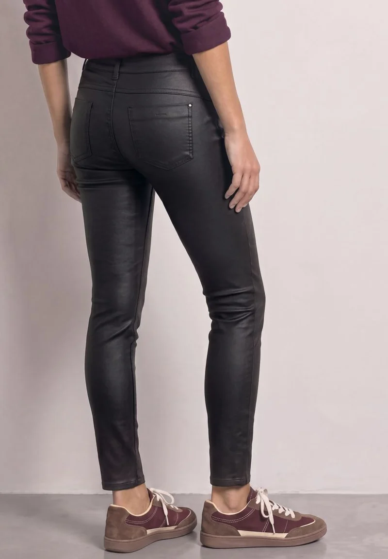 Mid Waist Hose im Slim Fit in Leder-Optik
