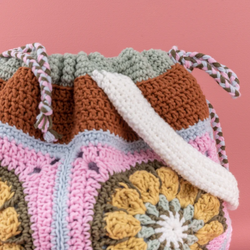 Häkelanleitung „Yarn and Colors Granny’s Project Bag“ (digital)