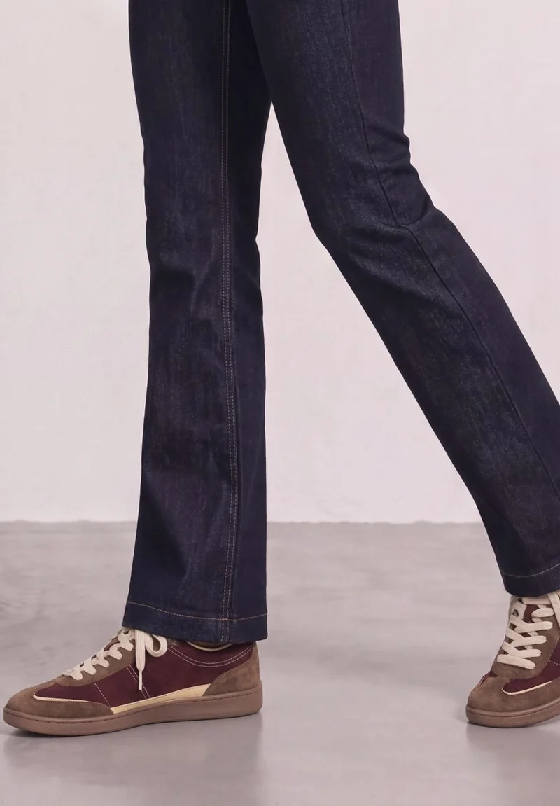 High Waist Bootcut Jeans im Slim Fit