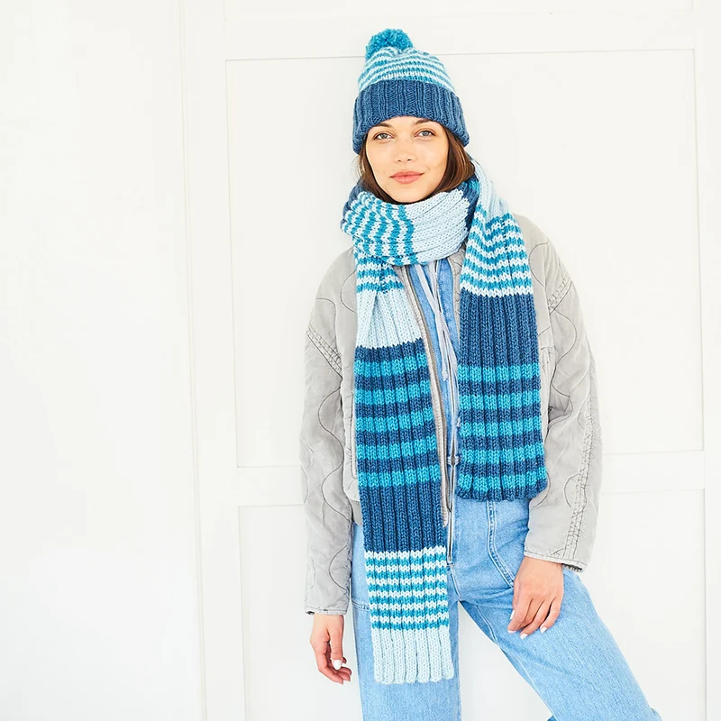 Stylecraft-Strickanleitung „Softie Striped- and Lace Hat and Scarf“ (2 Designs)
