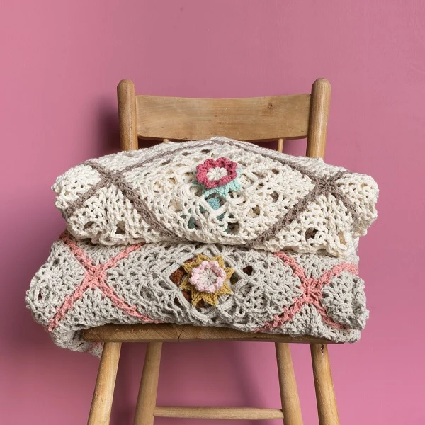 Häkelanleitung „Yarn and Colors Romantic Throw“
