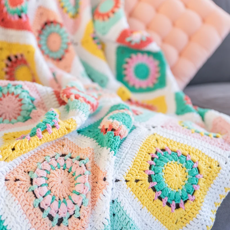 Häkelanleitung „Yarn and Colors Blossom Blanket“ (digital)