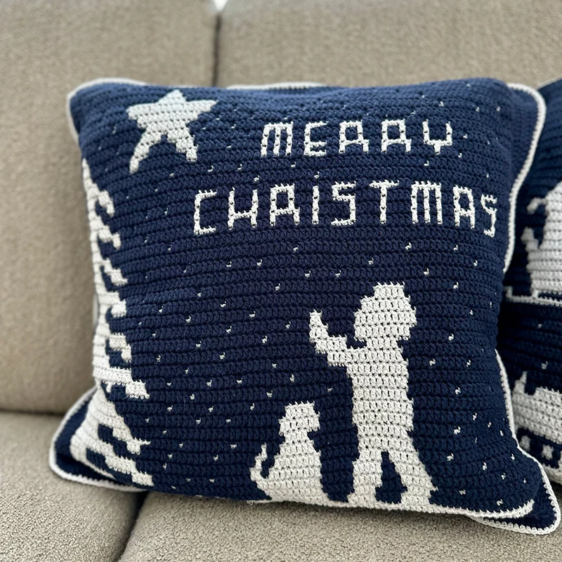 „Merry Little Christmas“-Kissen-Häkelpaket – YarnZoo