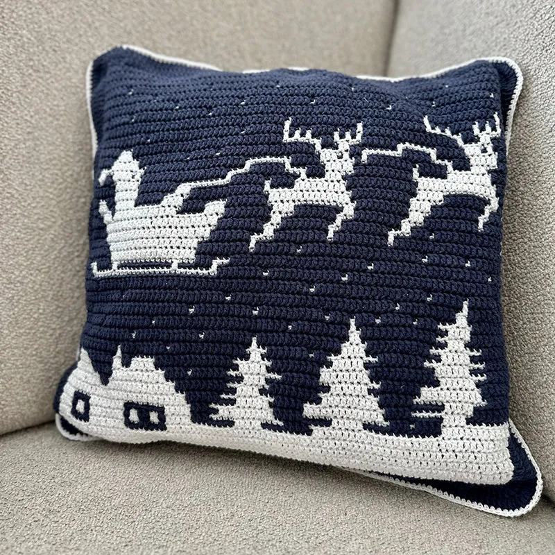„Merry Little Christmas“-Kissen-Häkelpaket – YarnZoo