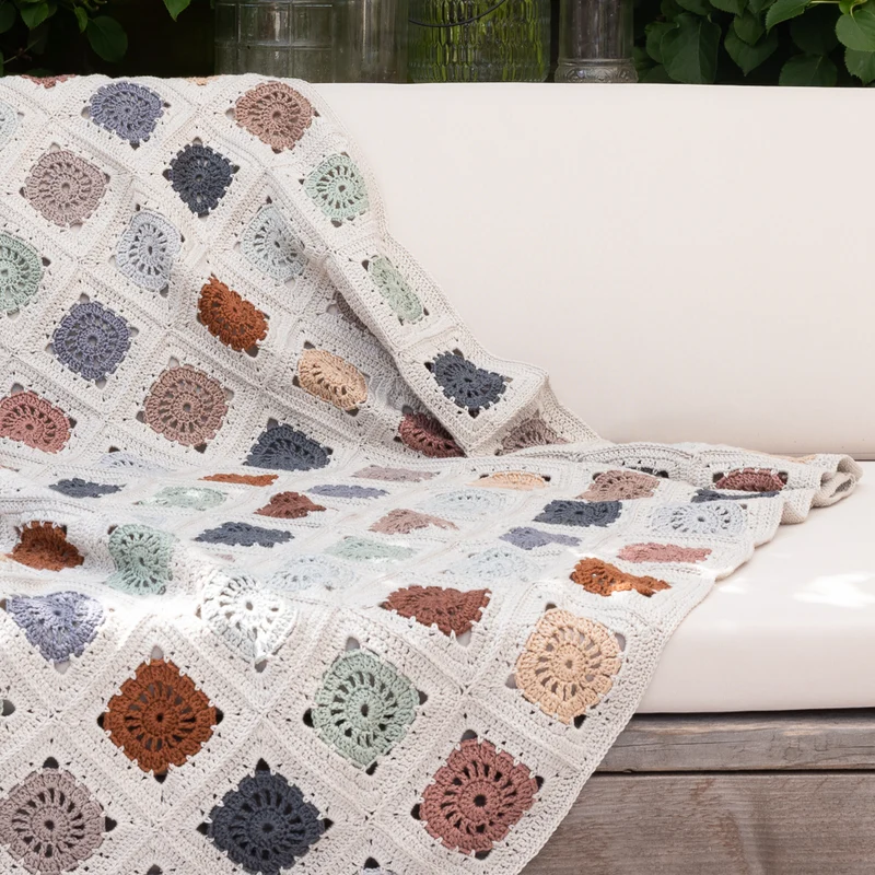 Häkelanleitung „Yarn and Colors Hip To Be Square Blanket“ (digital)