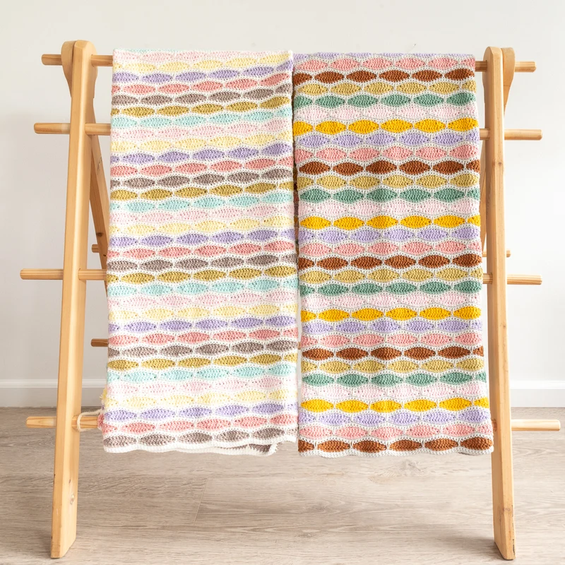 Häkelanleitung „Yarn and Colors Stripy Waves Blanket“ (digital)