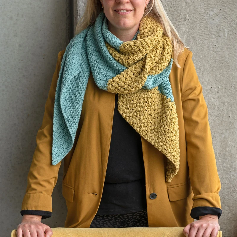 Häkelanleitung „Yarn and Colors Slanted Scarf“ (digital)