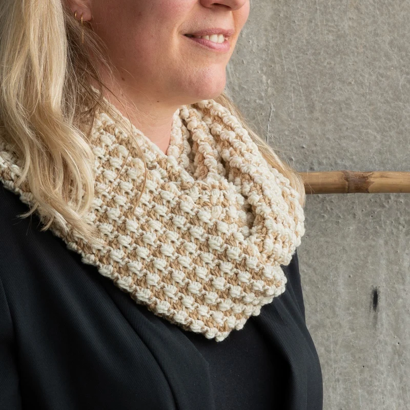 Häkelanleitung „Yarn and Colors Pebbles Cowl“