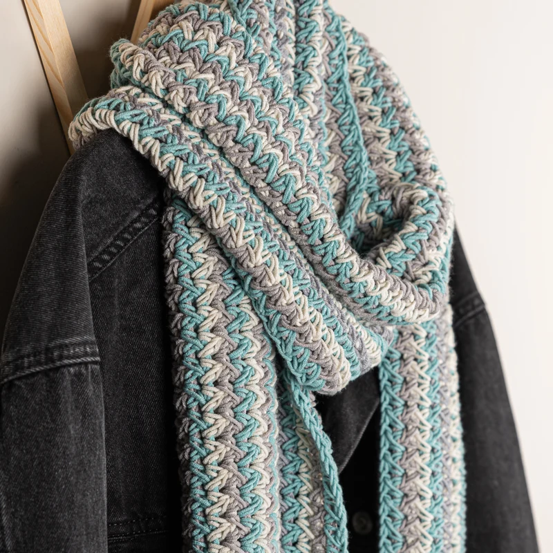 Häkelanleitung „Yarn and Colors Fringed Scarf“ (digital)