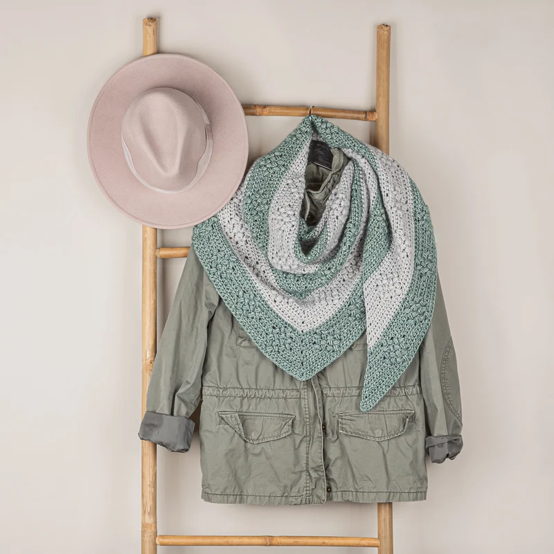 Häkelanleitung „Yarn and Colors Diamond Bobble Shawl“ (digital)
