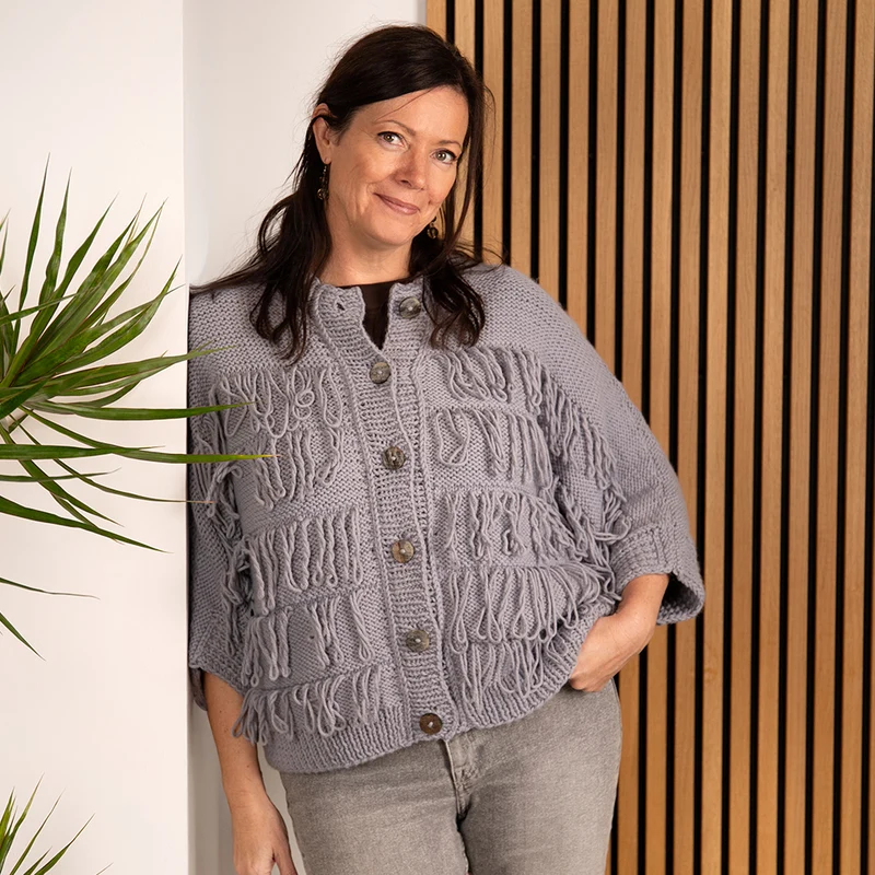 „Happy“-Jacke mit Fransen – Garn- und Strickpaket