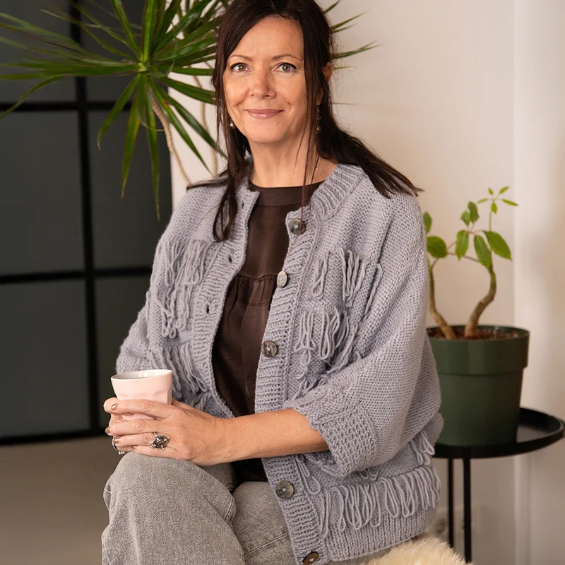 „Happy“-Jacke mit Fransen – Garn- und Strickpaket