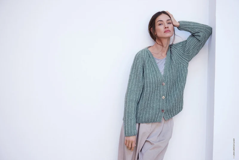 Strickanleitung für eine Jacke im New-Classic-Stil mit Raglanärmeln (digital)