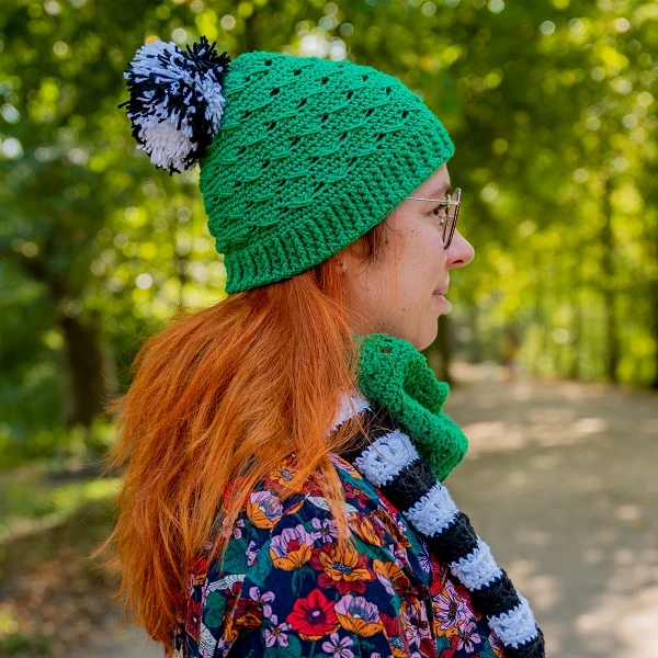 Yarn and Colors „Black White and Bright“ Mütze – Häkelpaket