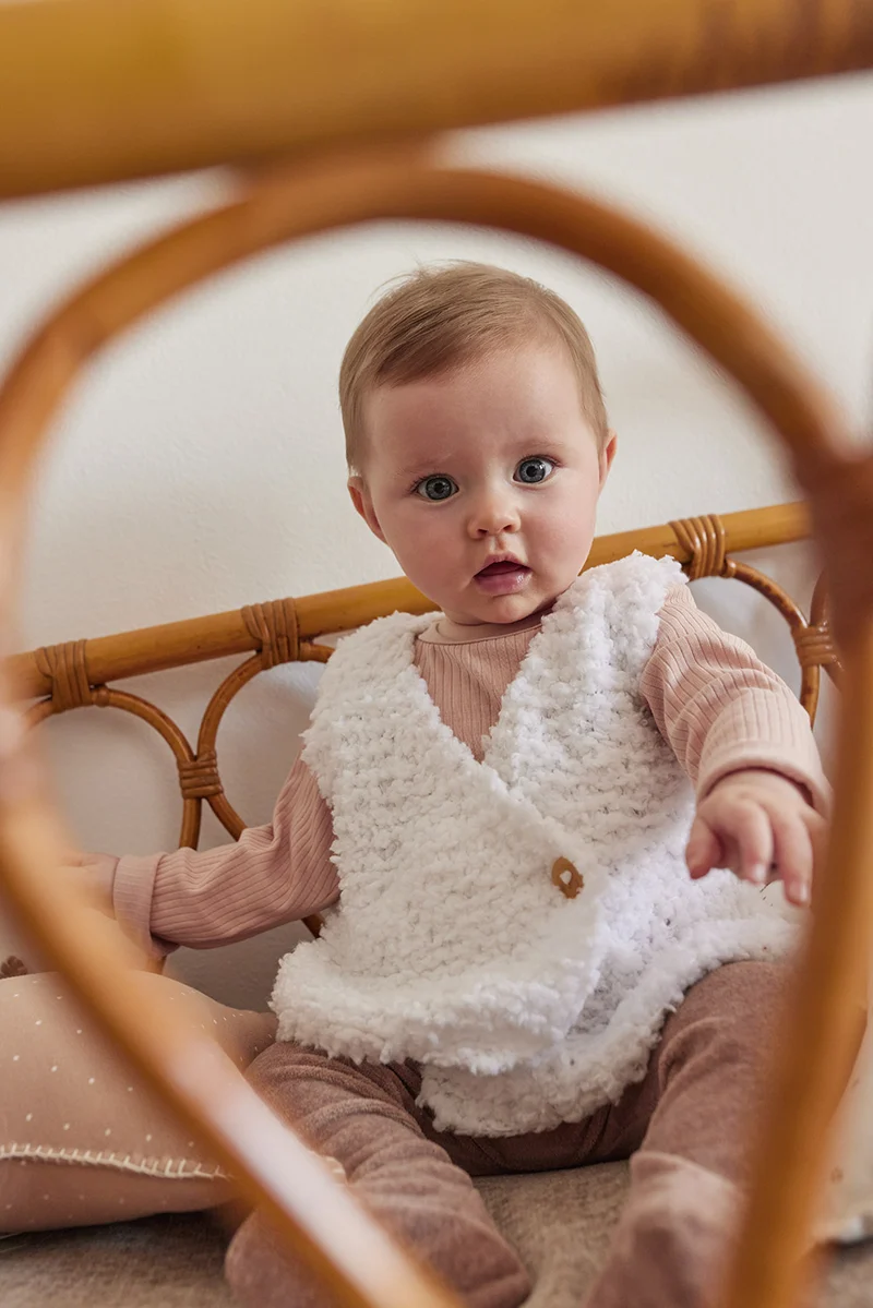 Katia Nuvole – Ärmellose Babyweste: Garn- und Strickpaket