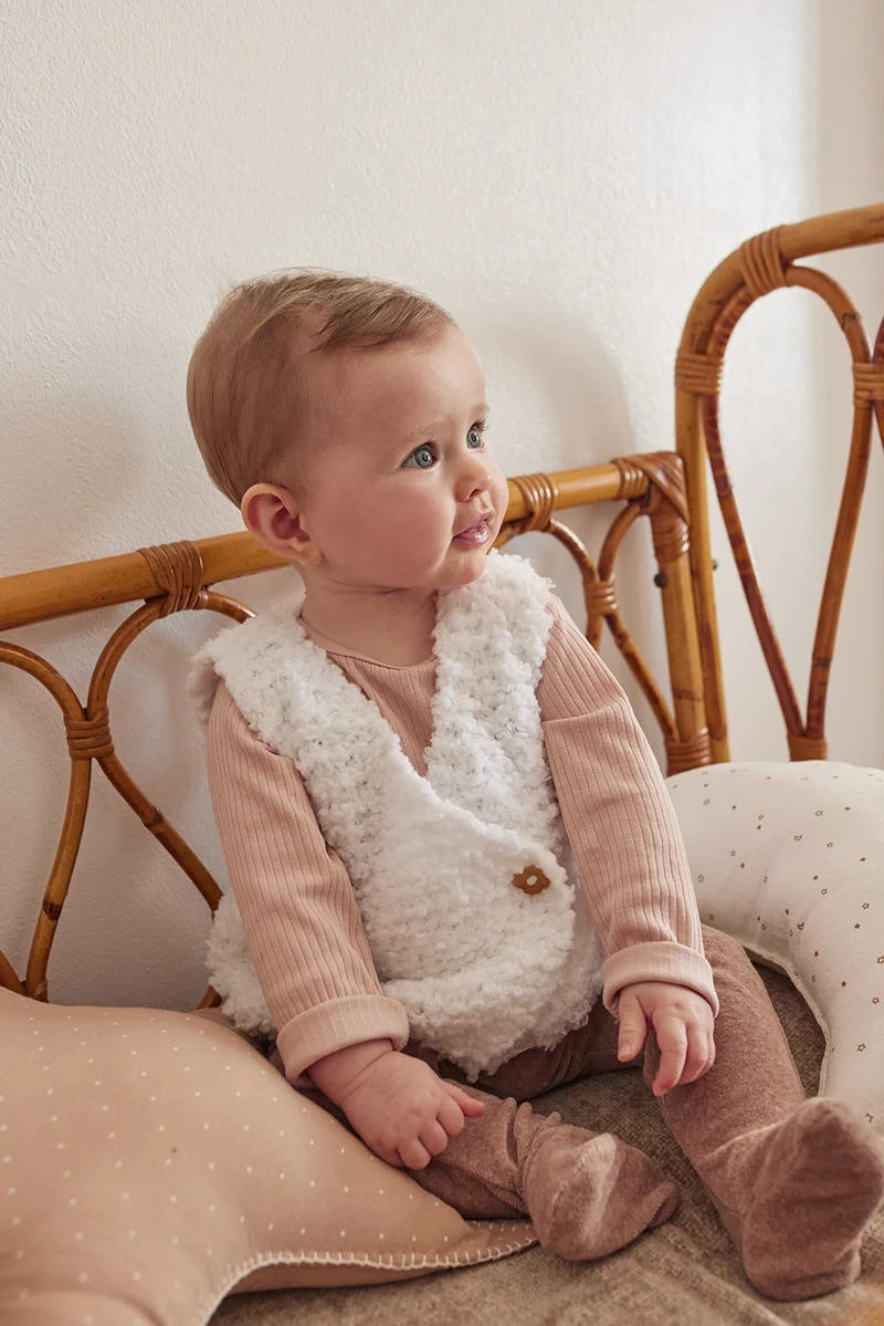 Katia Nuvole – Ärmellose Babyweste: Garn- und Strickpaket