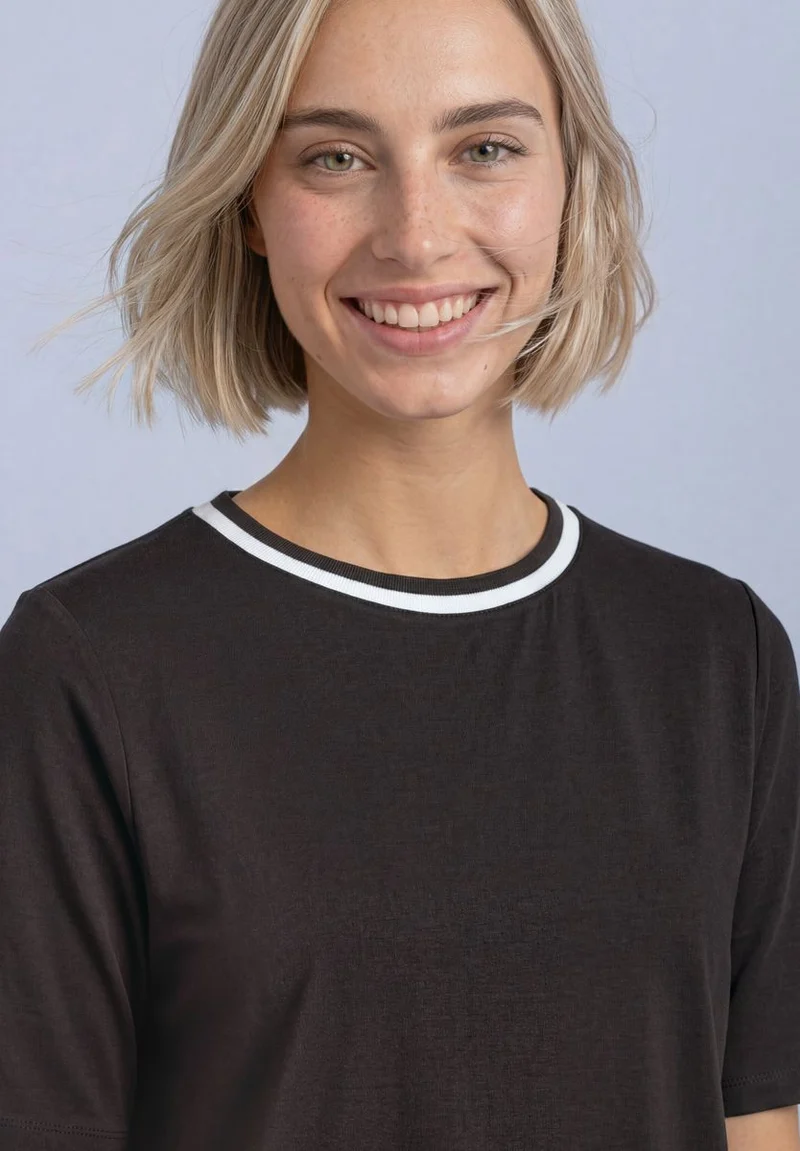 T-Shirt mit Rundhals und Kontrastdetail